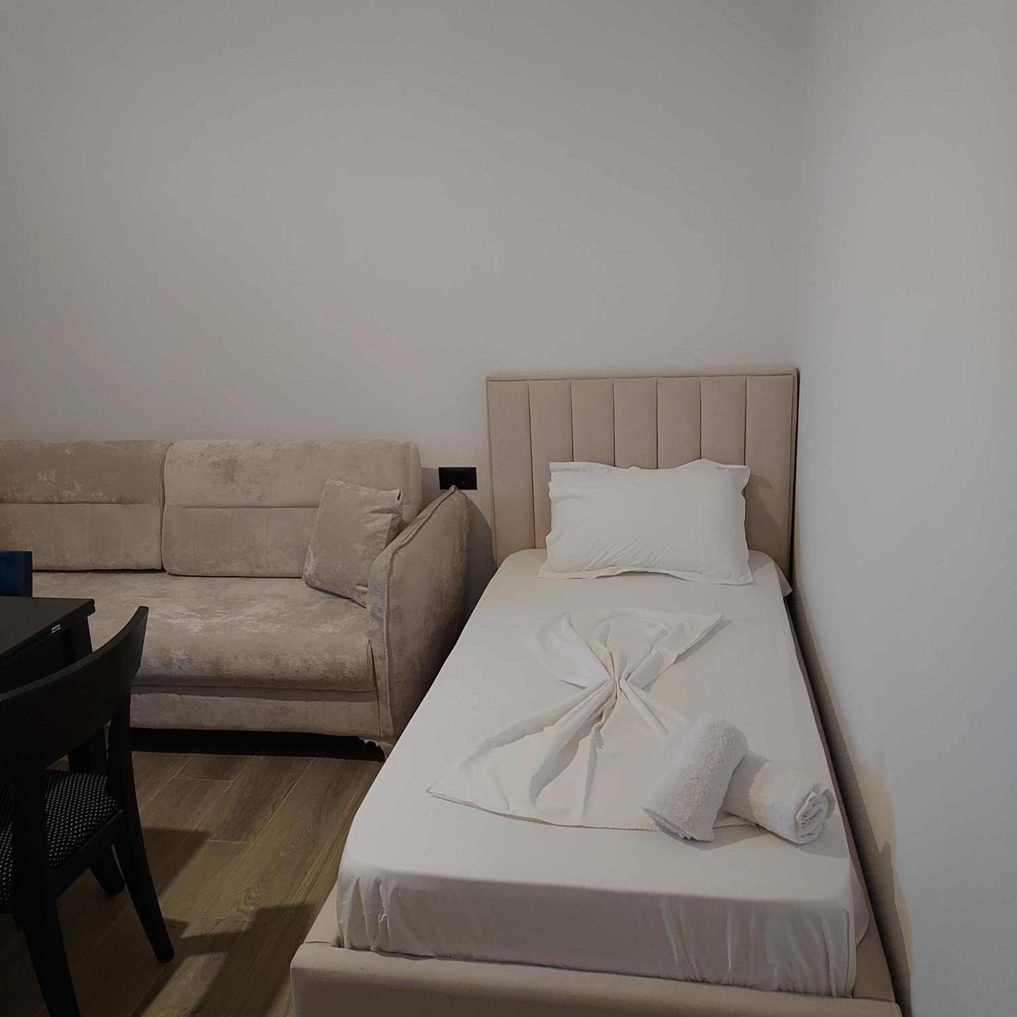 Guesthouse Vlorë Buitenkant foto