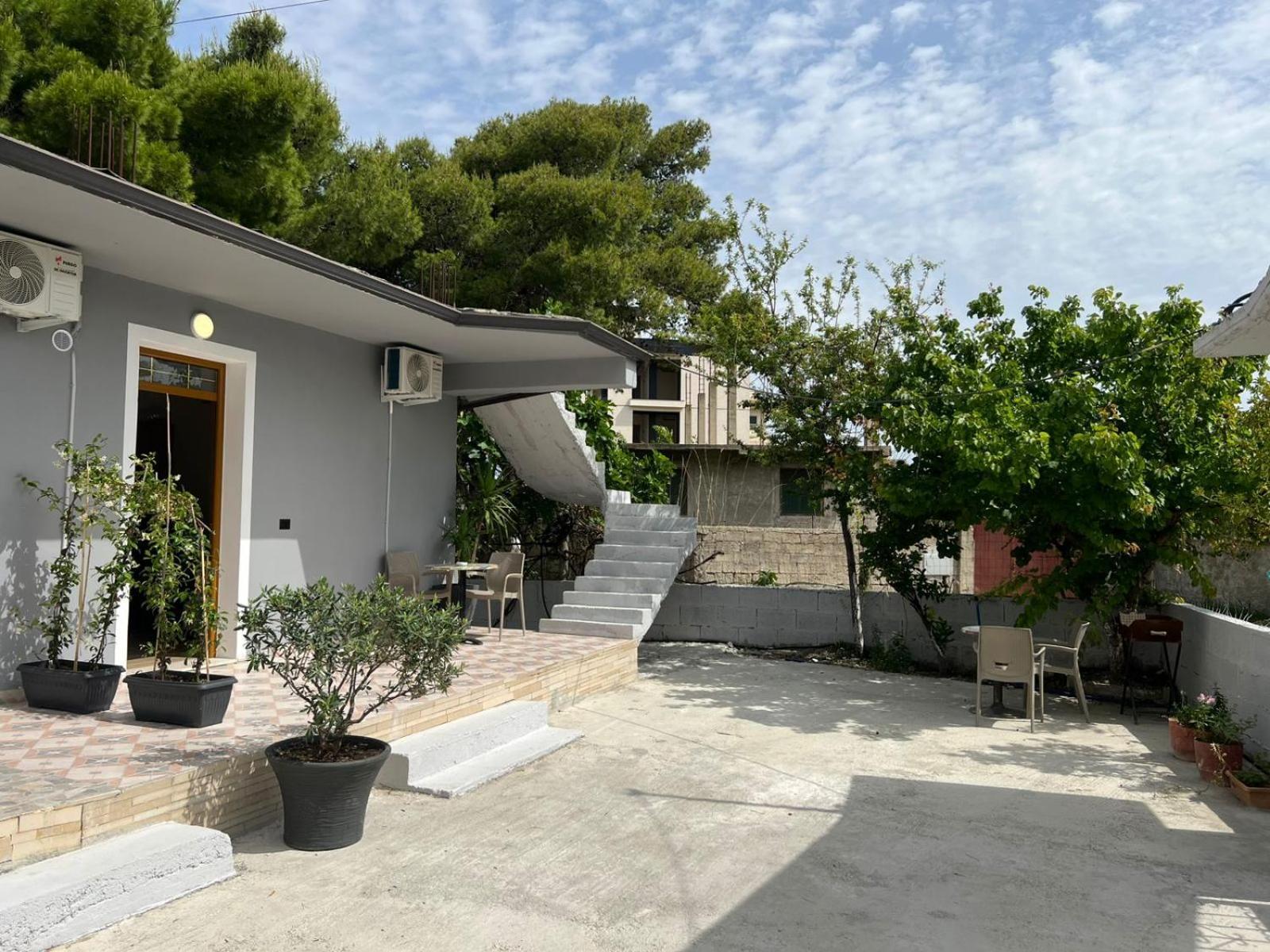 Guesthouse Vlorë Buitenkant foto