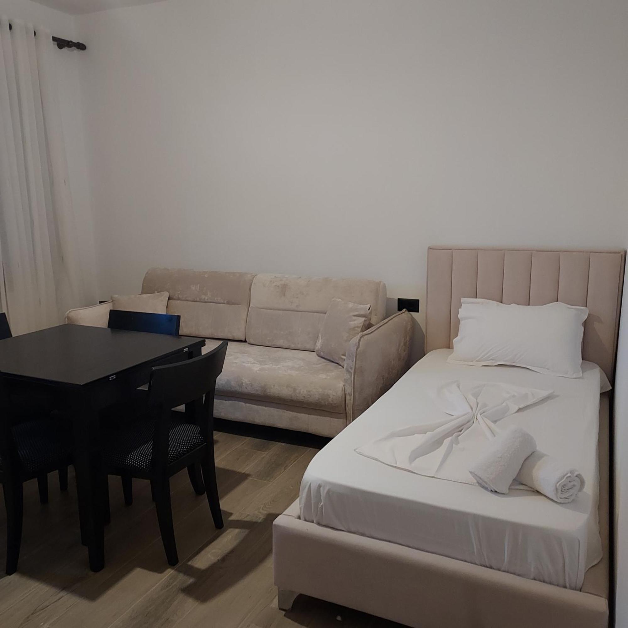 Guesthouse Vlorë Buitenkant foto